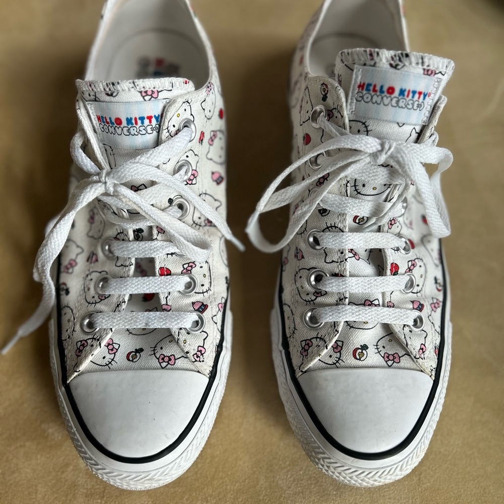 HTF Hello Kitty Converse Women’s 9 EUR 40